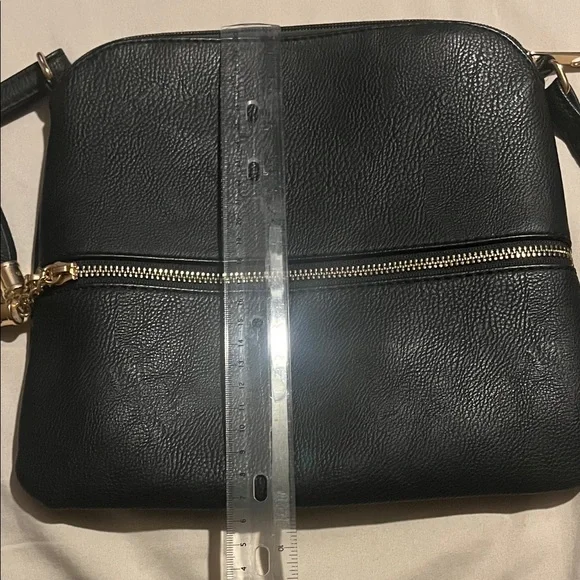 Elegant Black Crossbody Bag - Picture 10 of 11